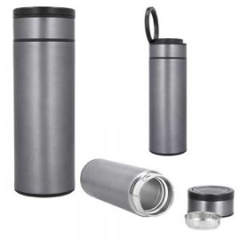 Termo de doble pared de acero inoxidable. Incluye colador y asa de plástico.