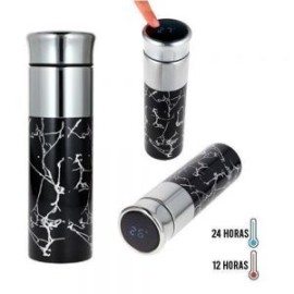Termo con doble pared de acero inoxidable insulado al vacío. Incluye filtro infusor y termómetro digital que mide la temperatur