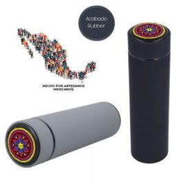 Termo de acero inoxidable con doble pared insulado al vacío, incluye un filtro infusor y acabado rubber. EDICIÓN HUICHOL.