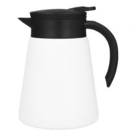 Jarra con doble pared de acero inoxidable, asa, boquilla y tapa enroscable de plástico. Cuenta con botón a presión para servir 