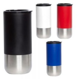 Termo de doble pared con interior de plástico y base exterior de acero inoxidable, cuenta con tapa de plástico y válvula de seg