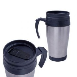 Termo de acero inoxidable con interior de plástico, incluye tapa con rosca que evita derrames y boquilla de seguridad.