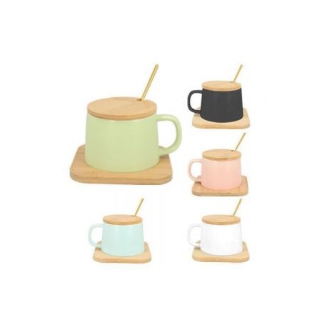 Taza de cerámica con cuchara de acero inoxidable, con tapa y base de madera.