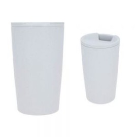 Termo de doble pared de plástico con acabado wheat straw y tapa enroscable.