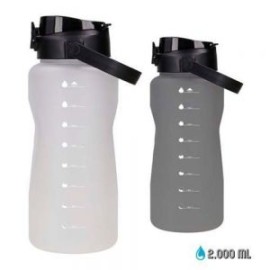 Cilindro de plástico con acabado rubber, cuenta con tapa de doble funcionalidad, boquilla normal, boquilla con popote y asa.