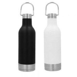 Termo con doble pared de acero inoxidable, tapa con asa metálica enroscable y base de metal.