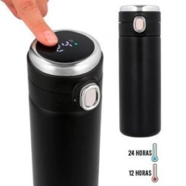 Termo de acero inoxidable y doble pared insulado al vacío, cuenta con tapa de seguridad y termómetro digital que mide la temper