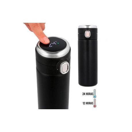 Termo de acero inoxidable y doble pared insulado al vacío, cuenta con tapa de seguridad y termómetro digital que mide la temper