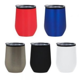 Termo con doble pared de acero inoxidable e interior de plástico. Incluye tapa de cierre a presión.